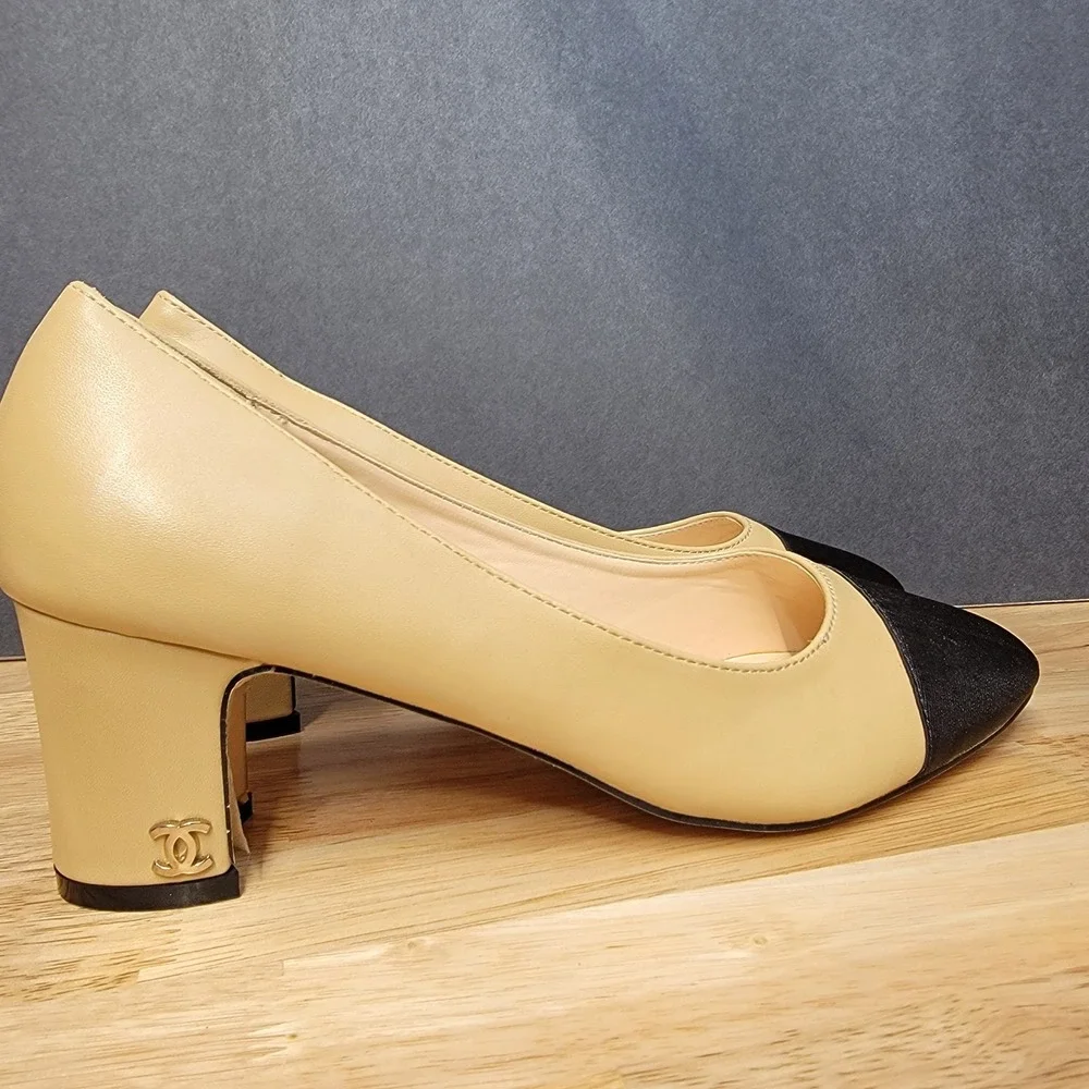 CHANEL Cap Toe Heels Beige Black Leather Block Heel Pumps Made‎ in Italy Size 39